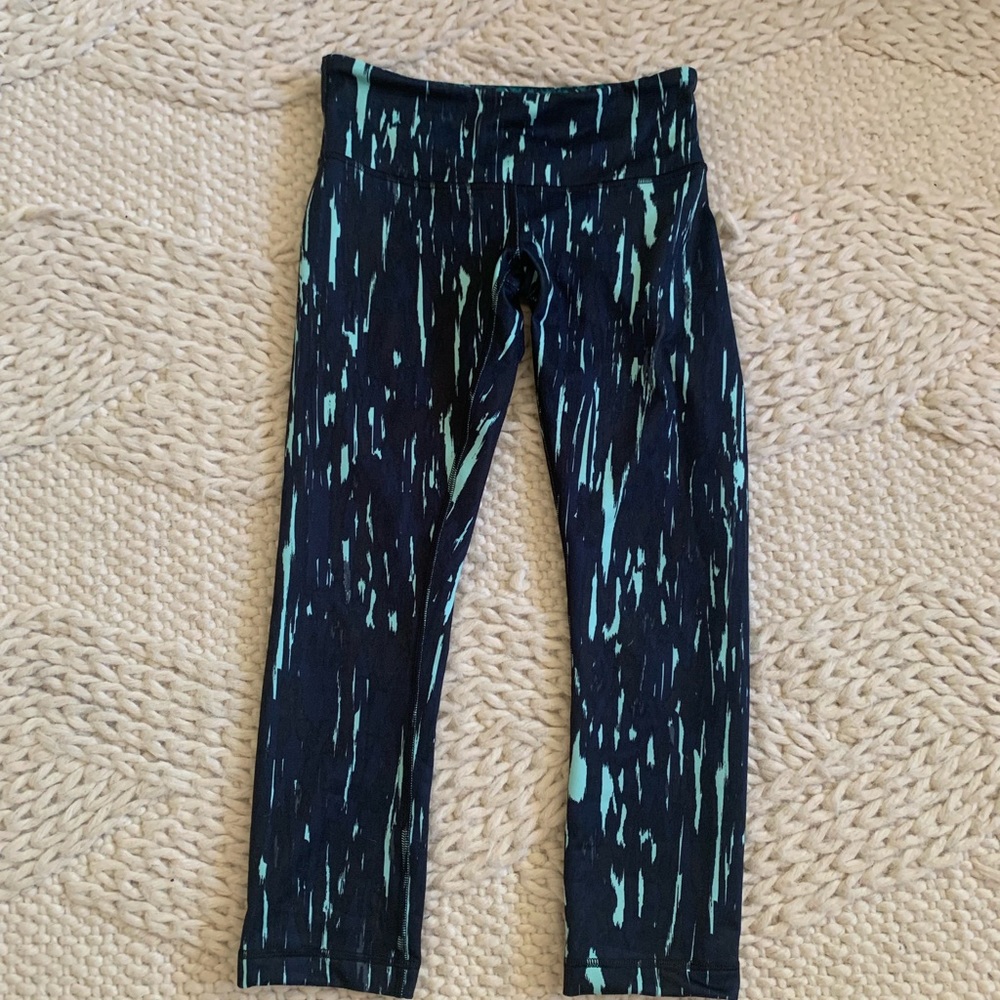 Lululemon size 4 cropped workout tight